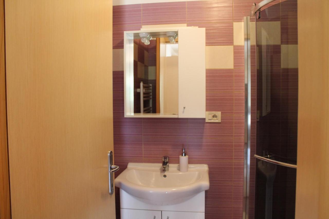 Apartmani Klaudija Valun Buitenkant foto