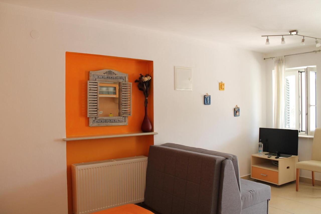 Apartmani Klaudija Valun Buitenkant foto