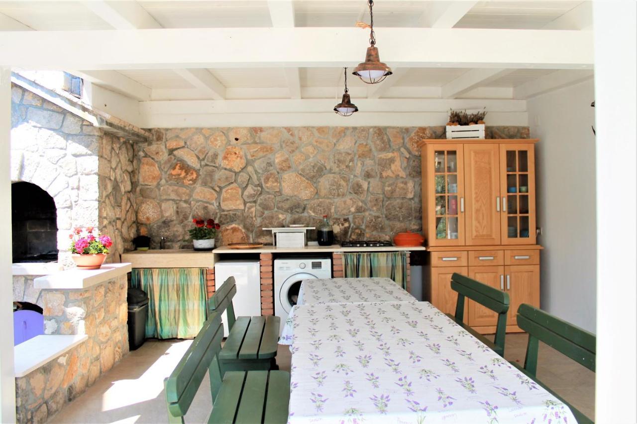 Apartmani Klaudija Valun Buitenkant foto