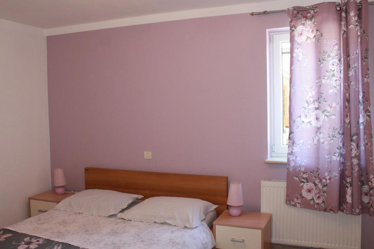 Apartmani Klaudija Valun Buitenkant foto