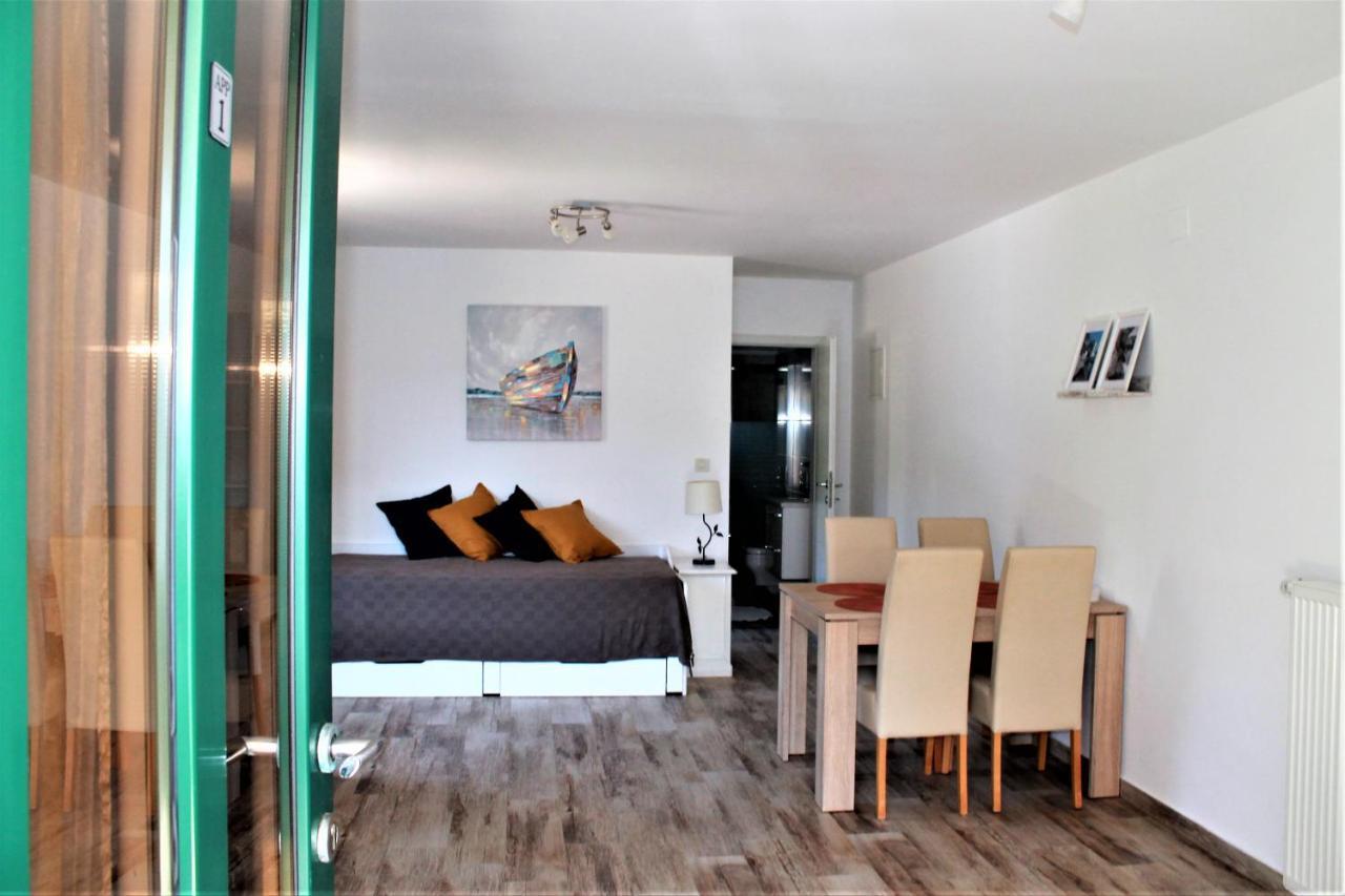 Apartmani Klaudija Valun Buitenkant foto