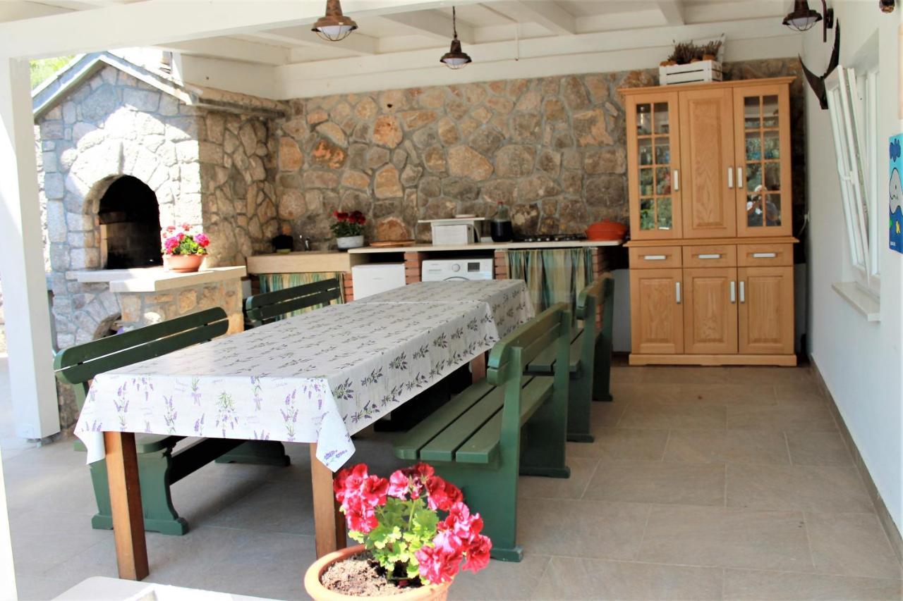 Apartmani Klaudija Valun Buitenkant foto
