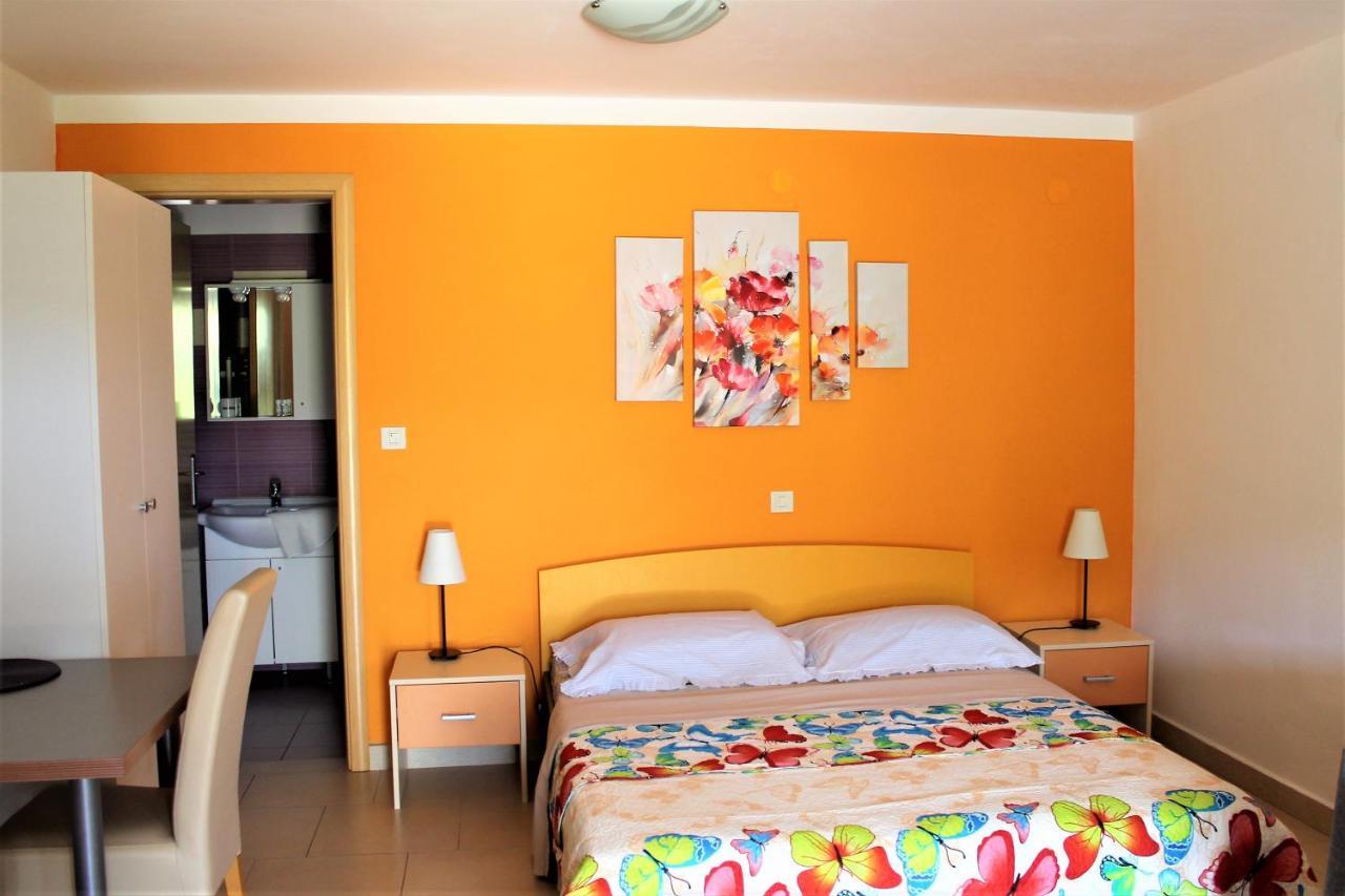 Apartmani Klaudija Valun Buitenkant foto