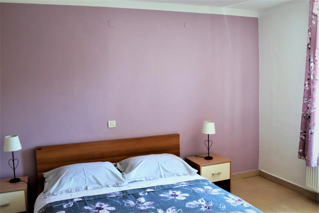 Apartmani Klaudija Valun Buitenkant foto