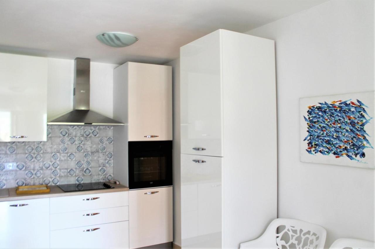 Apartmani Klaudija Valun Buitenkant foto