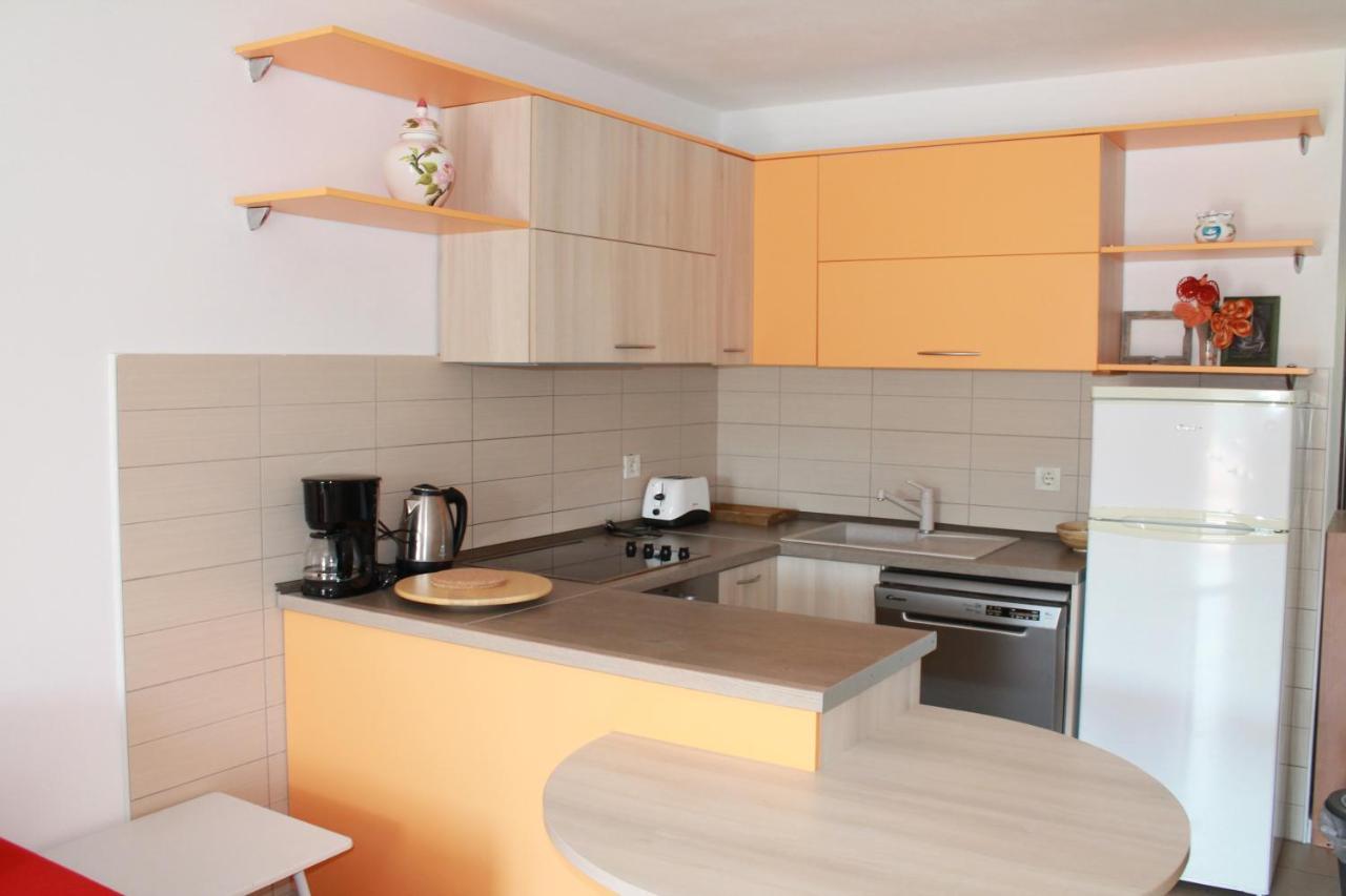 Apartmani Klaudija Valun Buitenkant foto