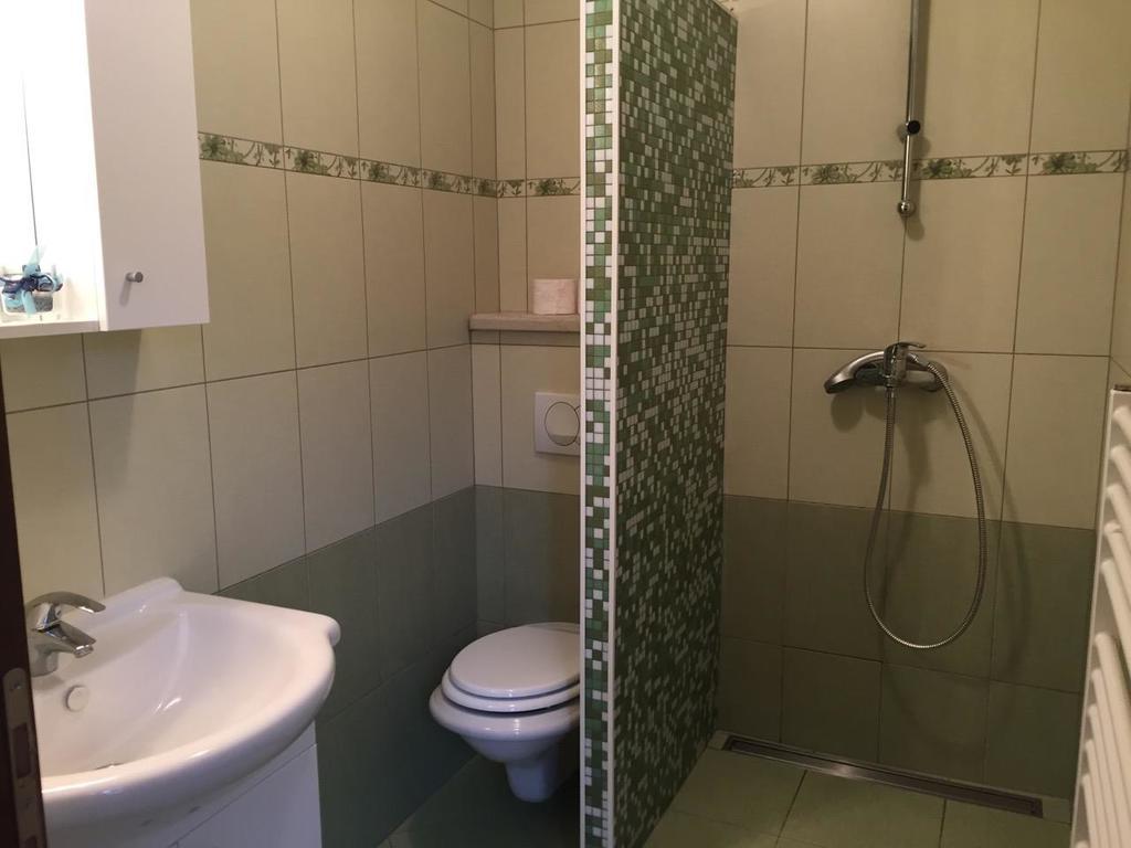 Apartmani Klaudija Valun Buitenkant foto
