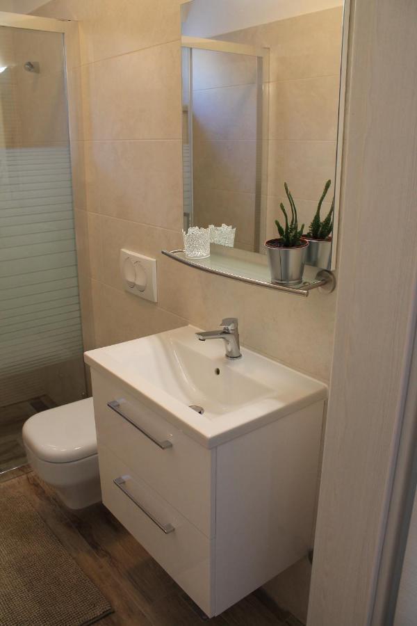 Apartmani Klaudija Valun Buitenkant foto